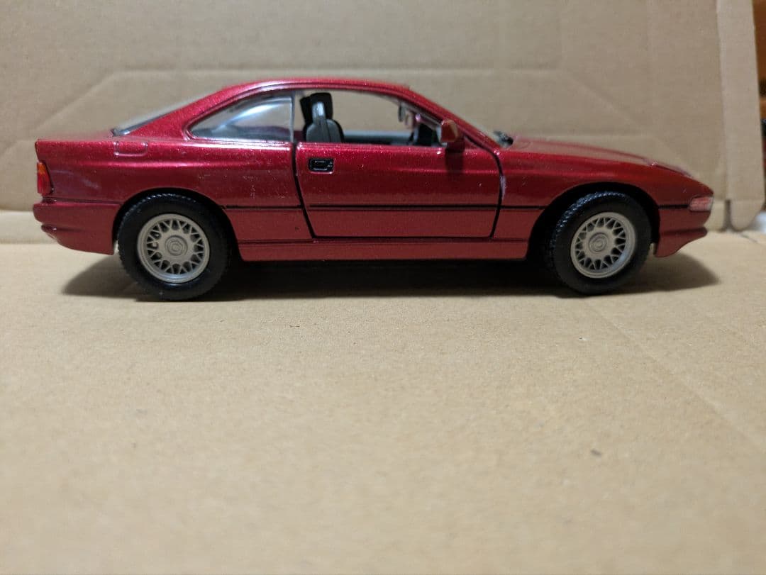 BMW 850i　1/24　ミニカー