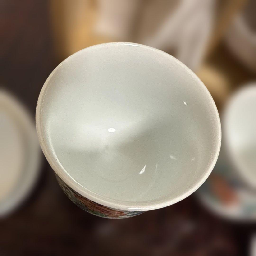 十三代　酒井田柿右衛門　花文湯呑一対(茶碗、和食器、蓋付きです。