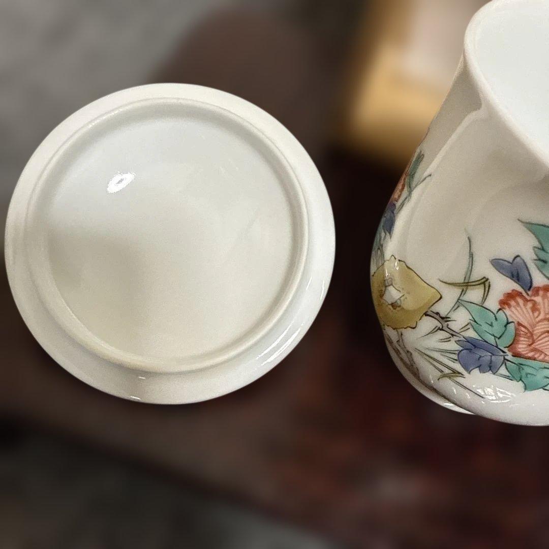 十三代　酒井田柿右衛門　花文湯呑一対(茶碗、和食器、蓋付きです。