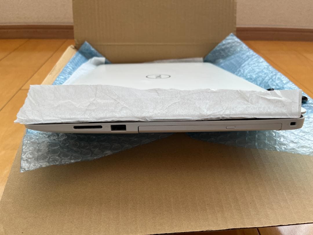 DELL Inspiron 15 3585 AMD Ryzen3 SSD搭載