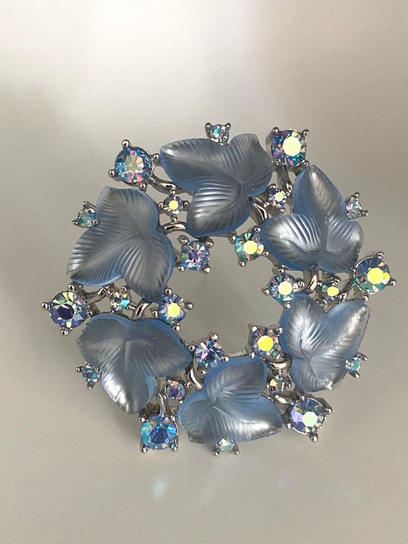 lotuscloud 2514⭐️TRIFARI トリファリヴィンテージブローチ