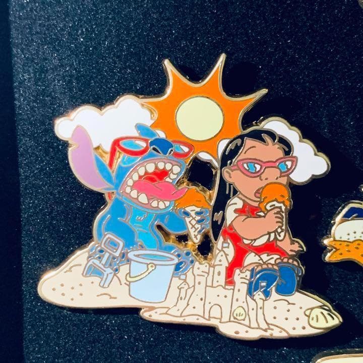 【海外ディズニー】LE750 リロ　& スティッチ 缶ケース入り　ピンバッジ