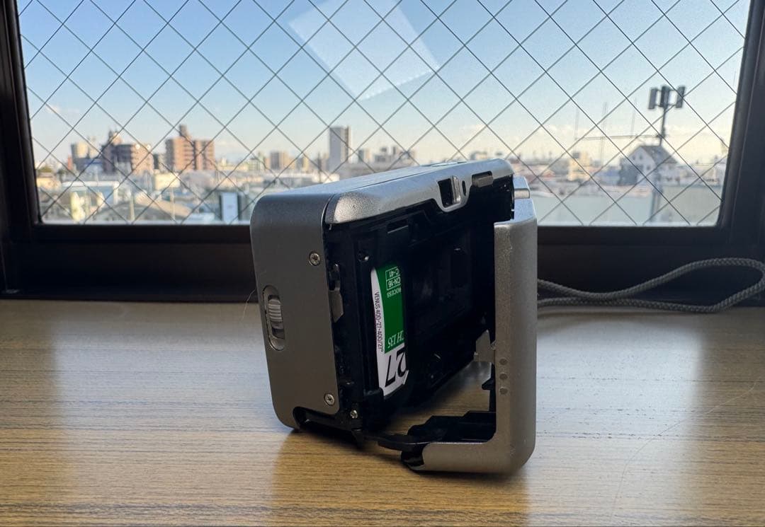 コンパクトフィルムカメラ シルバー ケース付き