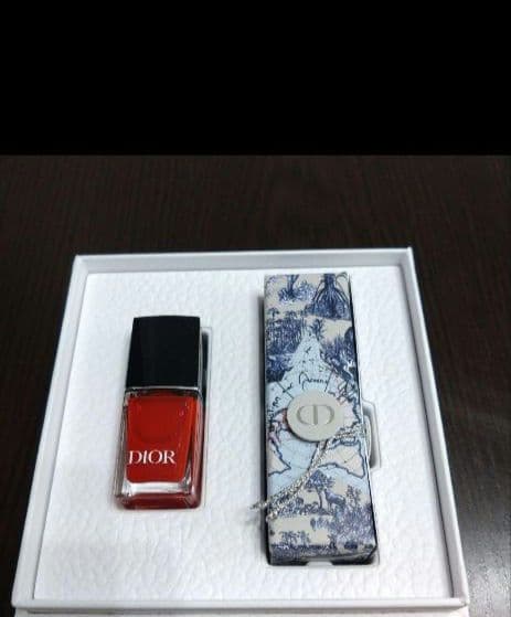 DIOR ネイルカラー レッド ギフトボックス付き２０個