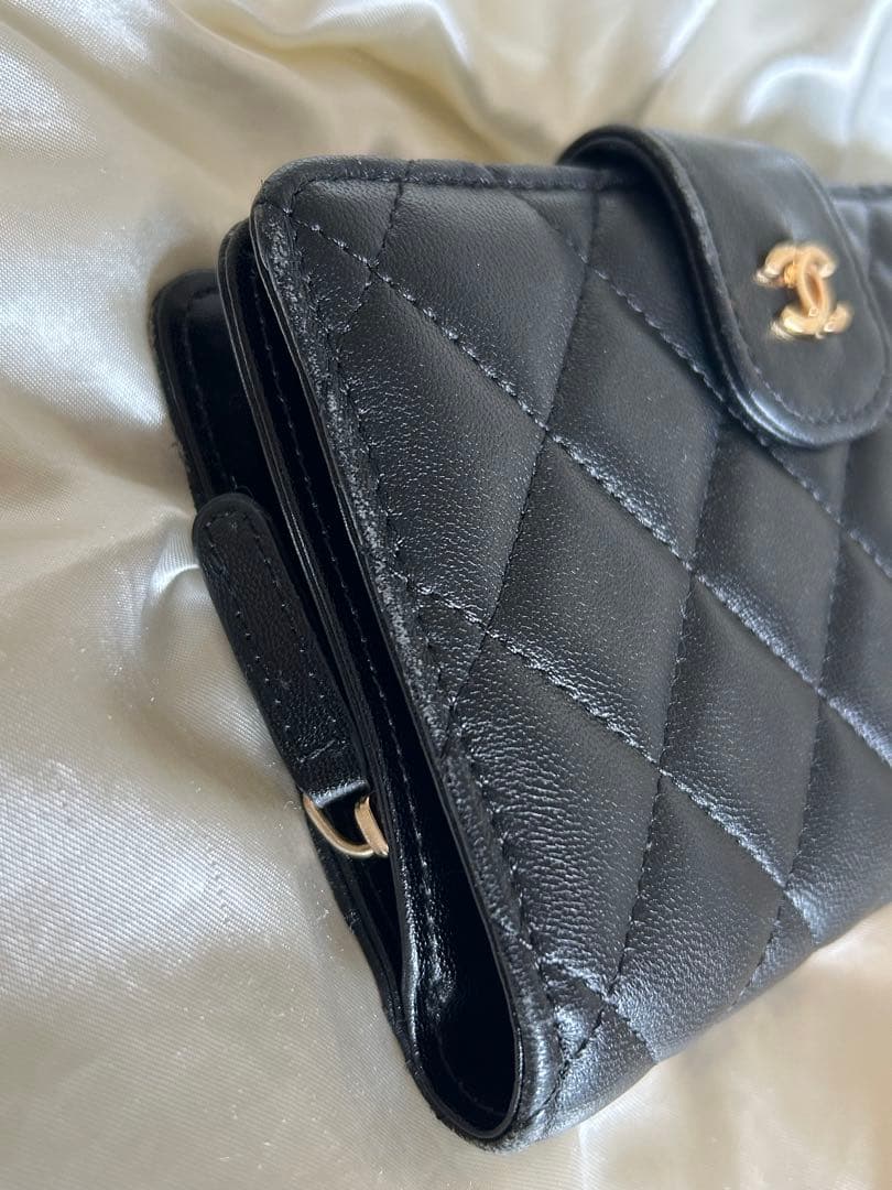 美品❃CHANEL 二つ折り財布 ブラック