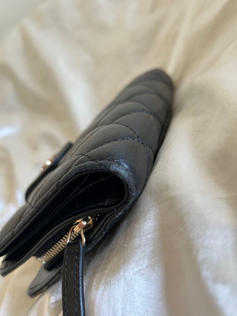 美品❃CHANEL 二つ折り財布 ブラック