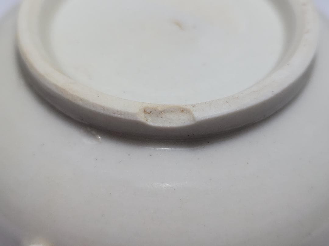 純白磁 陽刻 神獣面 花文 装飾 蓋壺 宋元時代 高さ約8.7cm