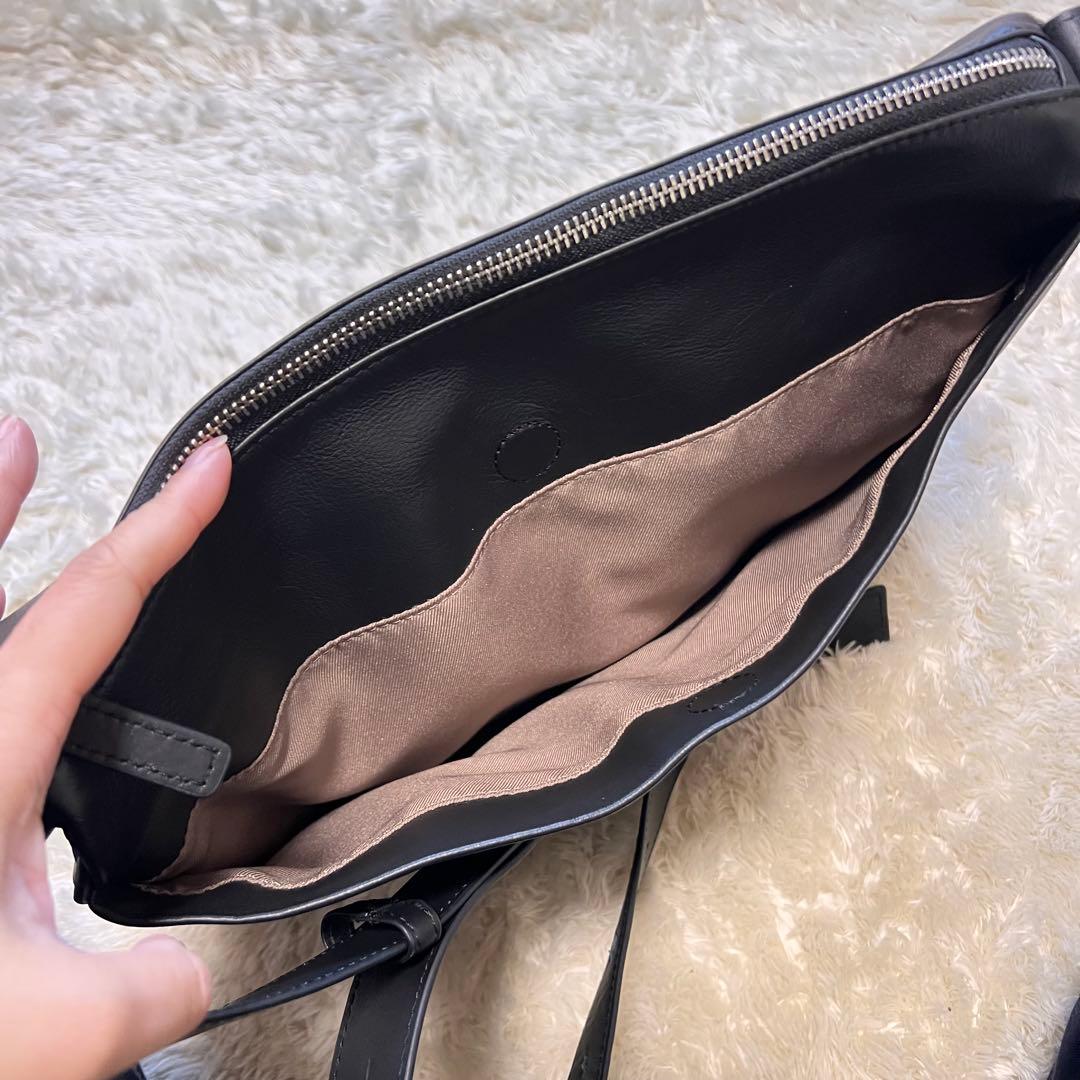 イアパピヨネ スワローマチショルダーバッグ ブラック