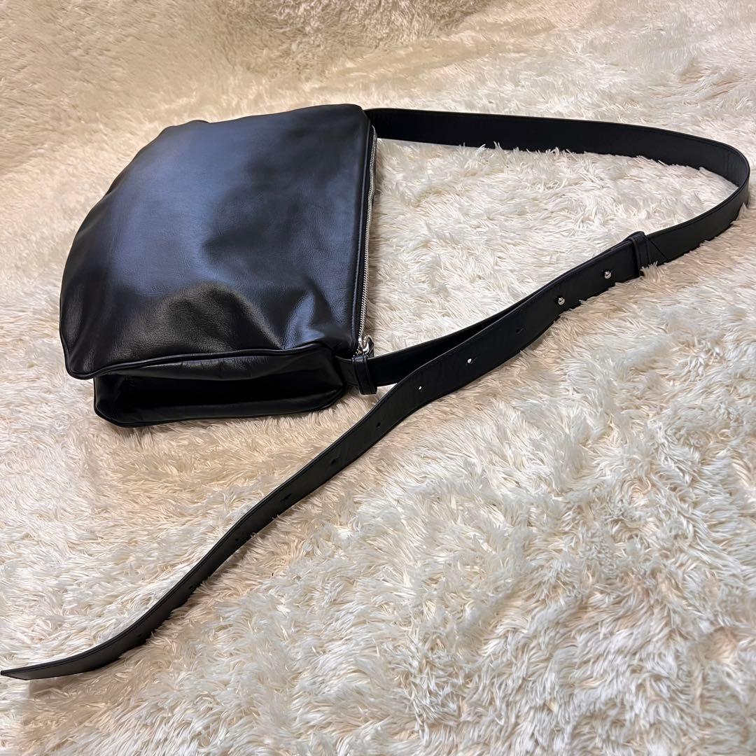 イアパピヨネ スワローマチショルダーバッグ ブラック