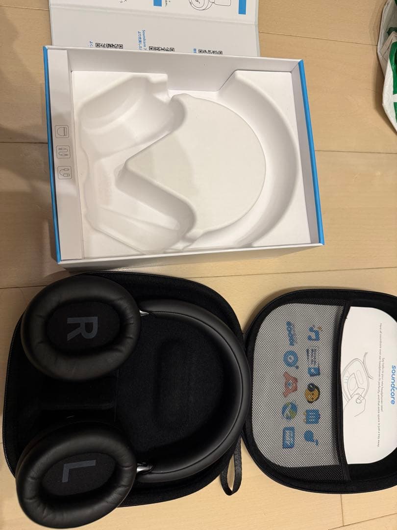 soundcore Space One Pro 3000円のケース付き