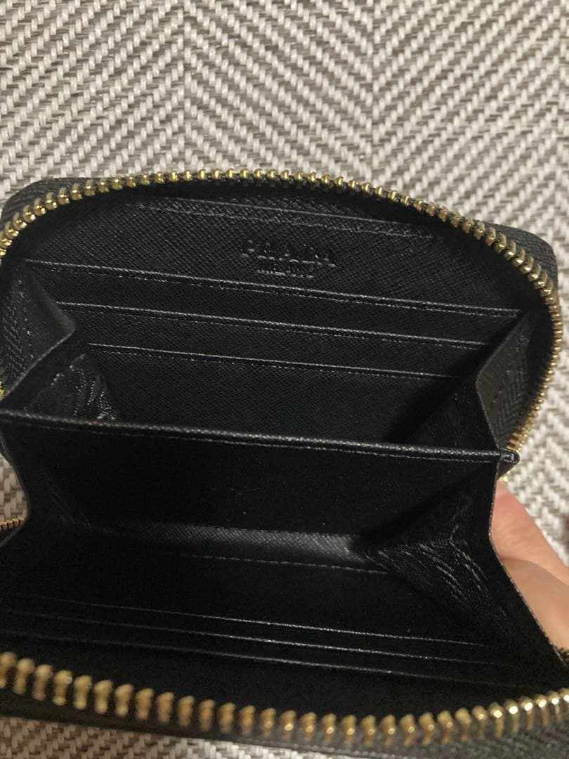 プラダお財布