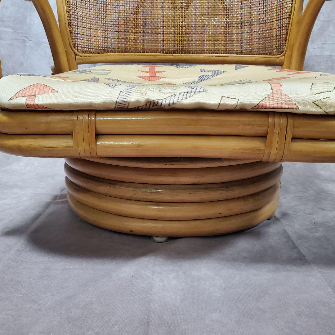 回転式座椅子籐椅子・クッション付き2脚セット　花柄　昭和レトロ　ヴィンテージ　籐