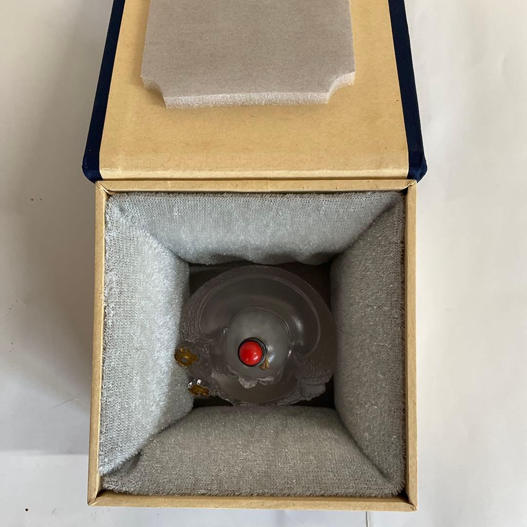 中国　水晶布袋鼻煙壷