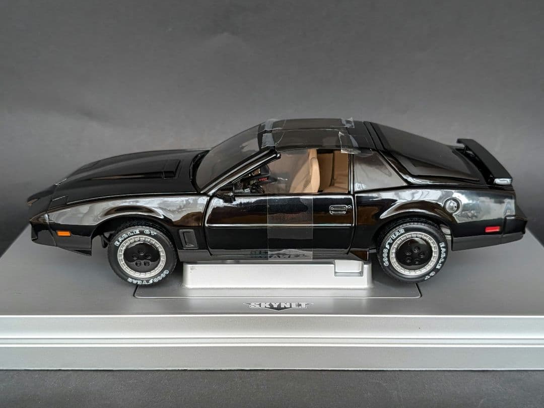 ナイトライダー K.I.T.T キット 1/18 音声／スキャナーユニット内蔵