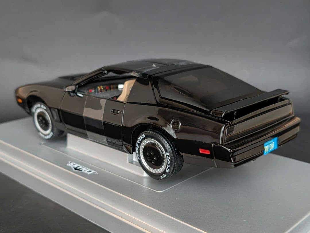 ナイトライダー K.I.T.T キット 1/18 音声／スキャナーユニット内蔵