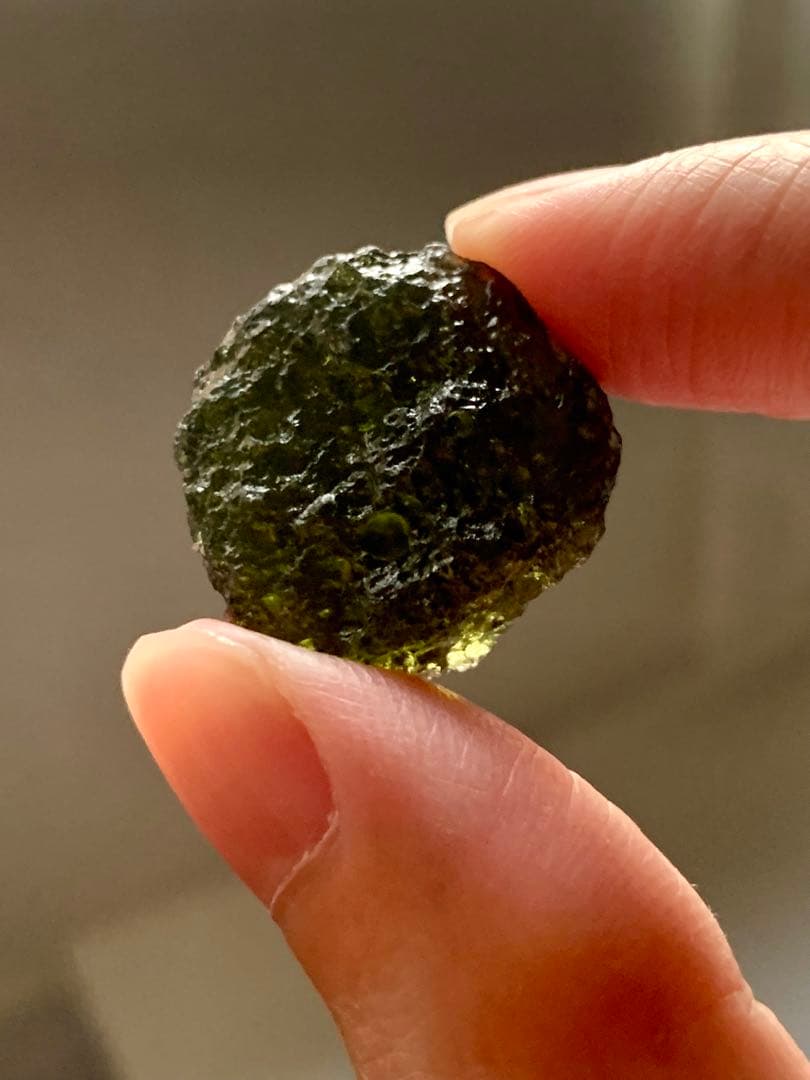 最強パワーストーンモルダバイト　テクタイト　隕石　ヒーリング鉱物標本　リビアン