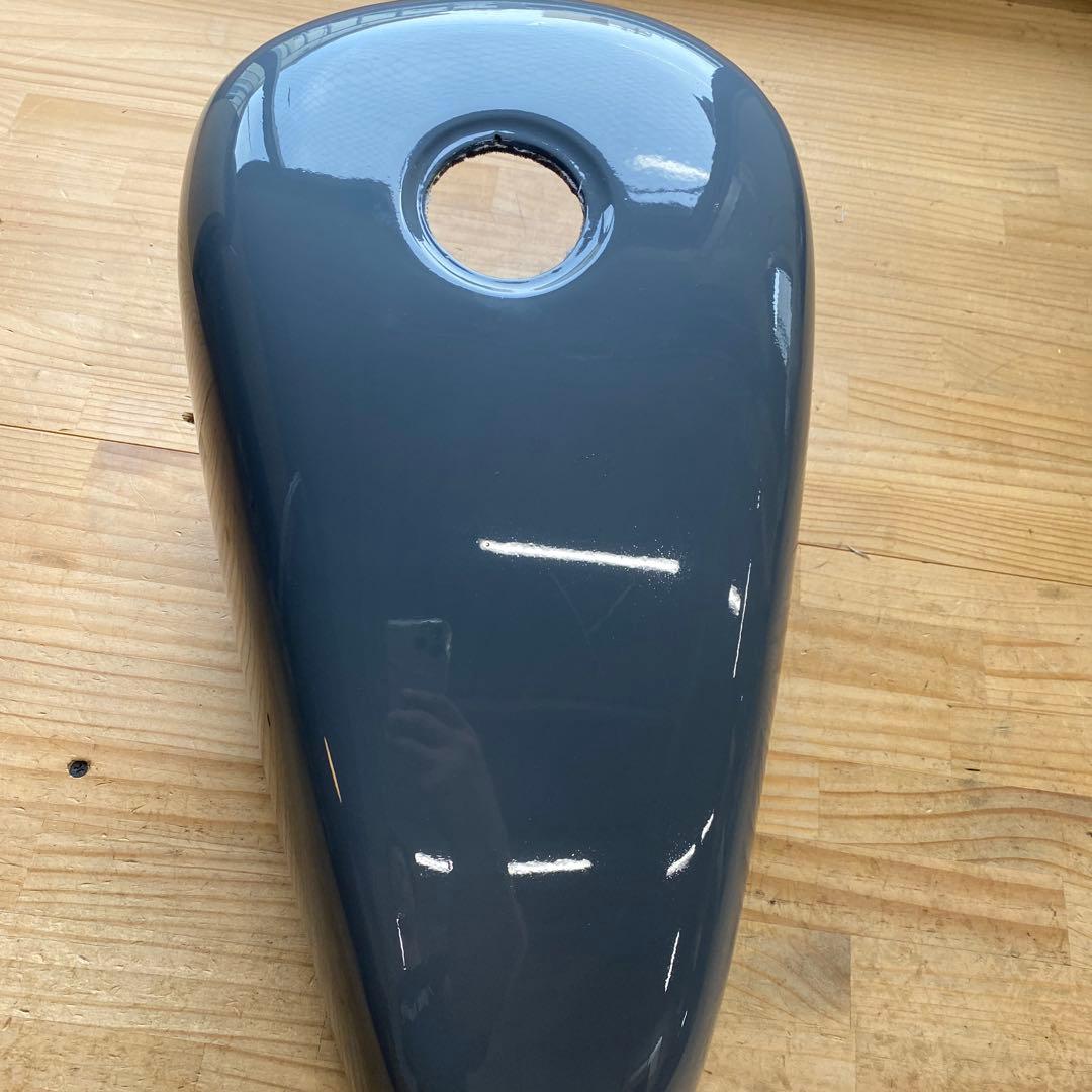 サイモンカスタム タンクカバー グロスグレー・ブラックハンドスクリプト