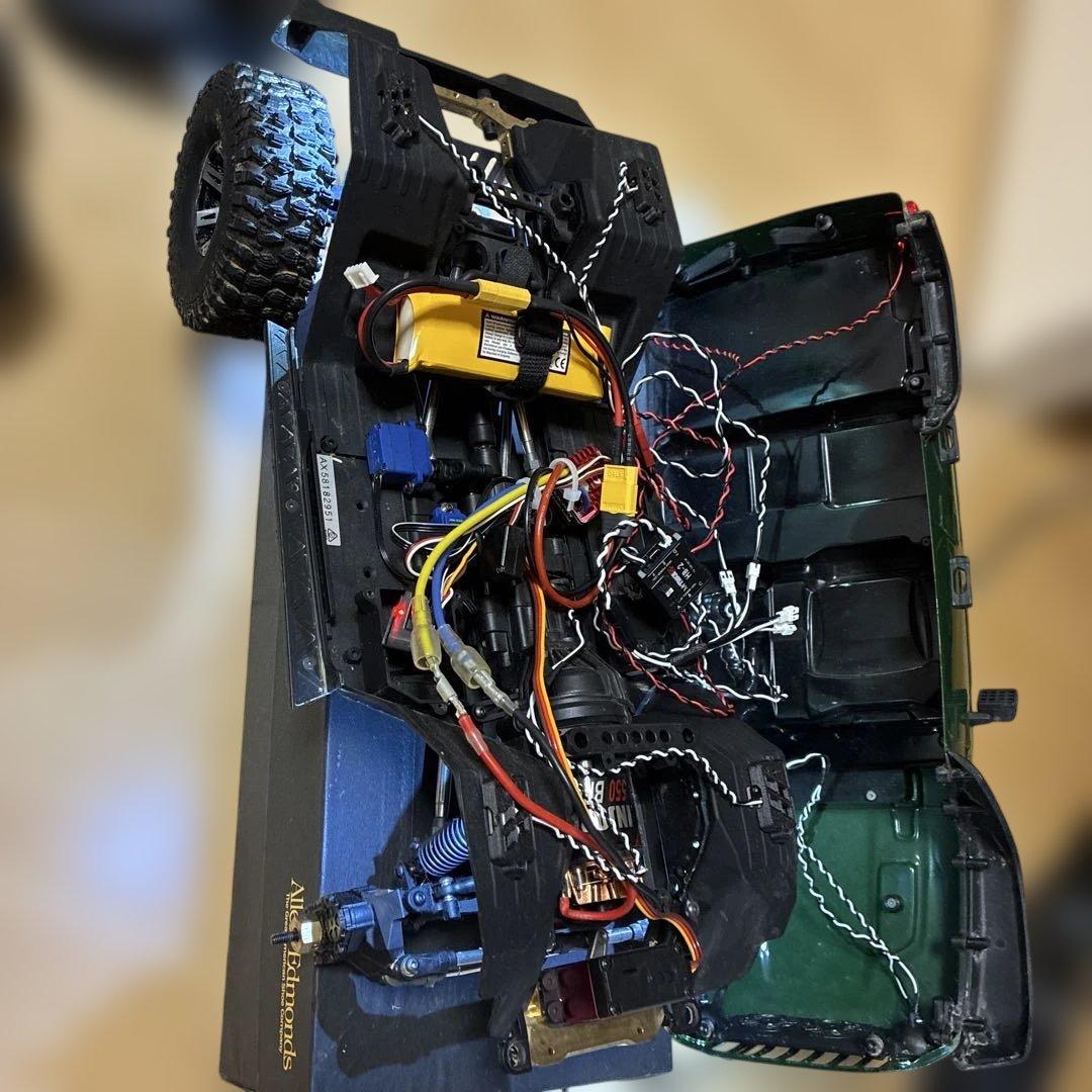 アキシャル scx10 iii ロッククローラー