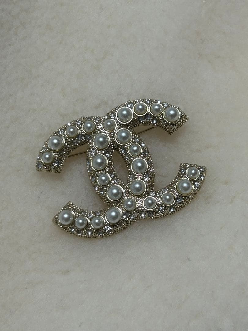 CHANEL パール付きダブルCロゴブローチ