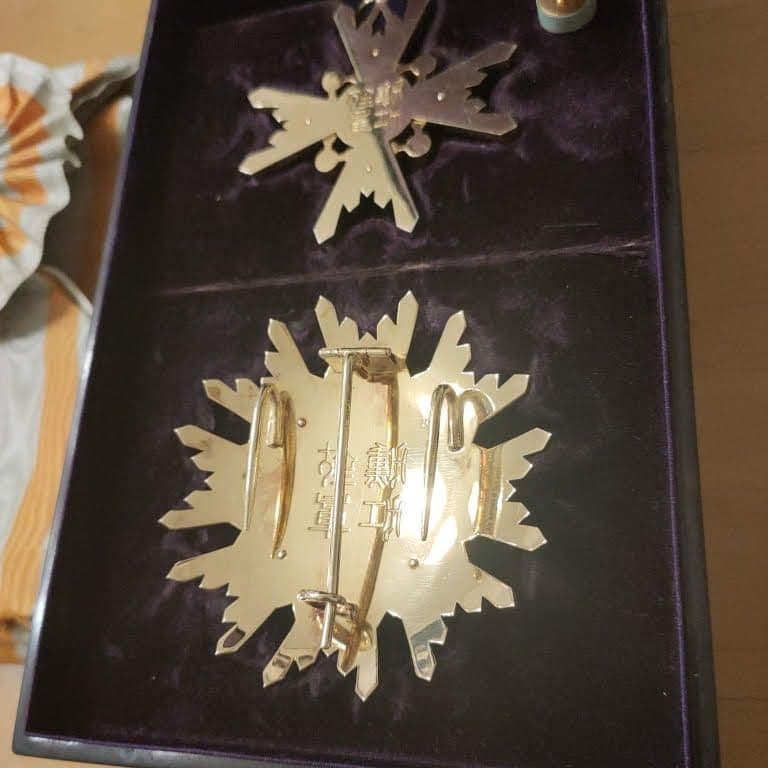 【極美品! 本物保証】勲一等瑞宝章 明治勲章 瑞宝大綬章 勲章 徽章 褒章 純銀