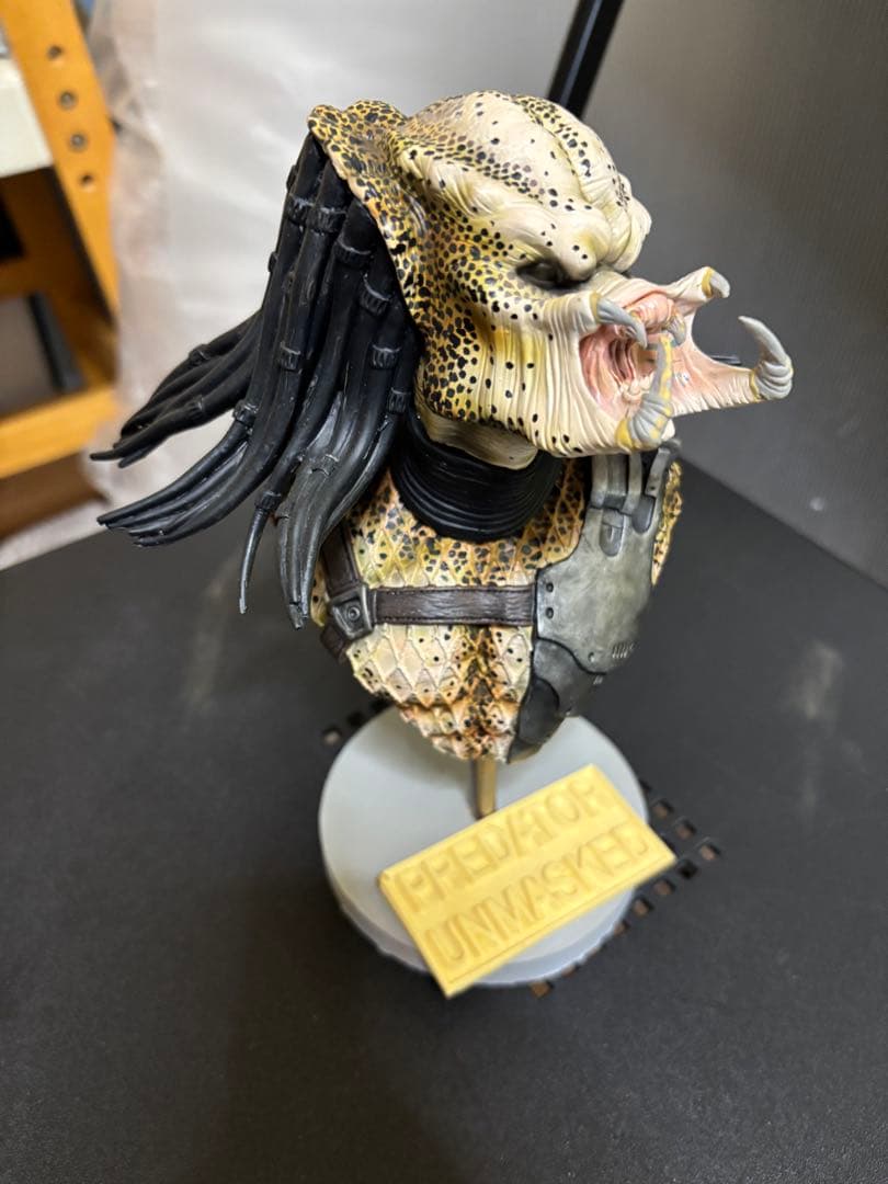 ジオメトリック　プレデター　バスト