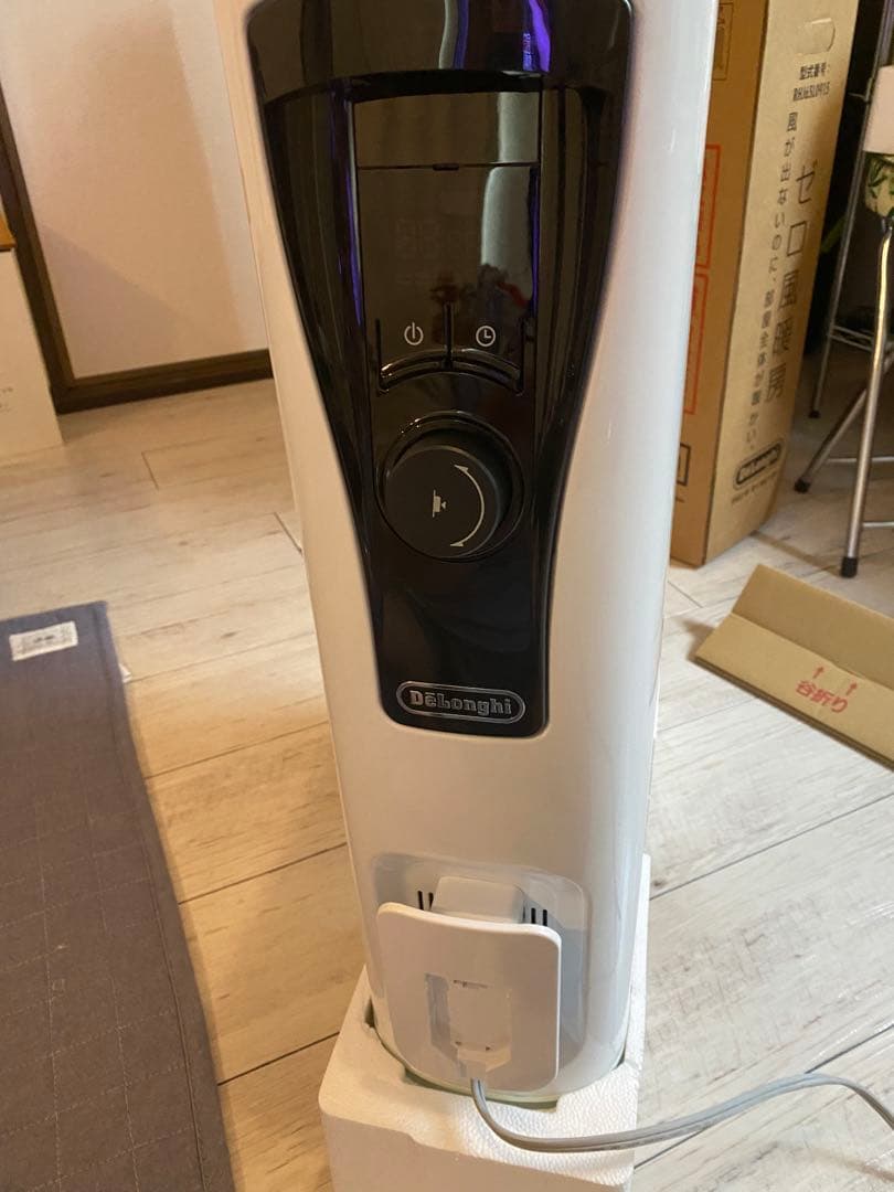 デロンギ　オイルヒーター　型式RHJ65L0915 お値下げ可