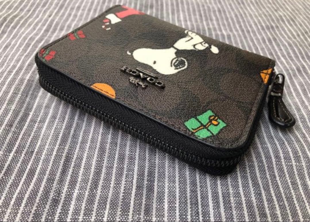 新品　コーチ　ピーナッツ　スヌーピー　折財布