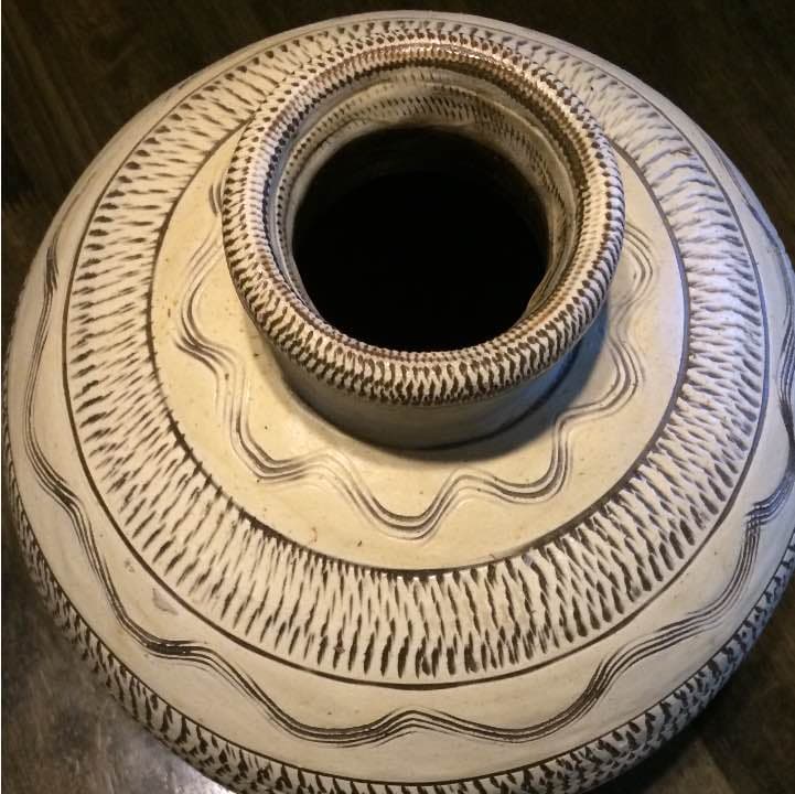 小鹿田焼　三升丸花瓶　飛び鉋　白