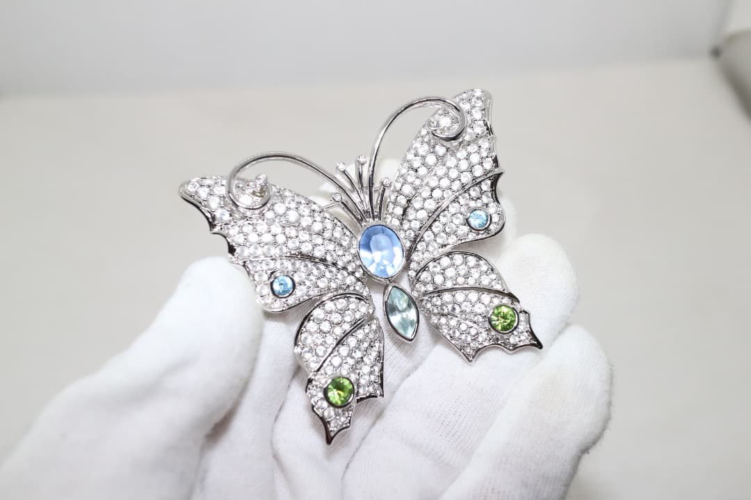 SWAROVSKI スワロフスキー ブローチ 蝶々 大きめ 元箱有り