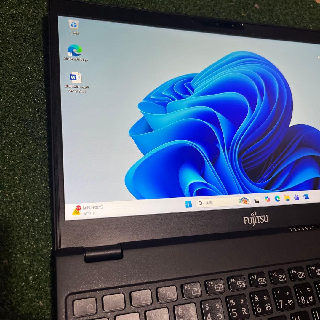Fujitsu LIFEBOOK U9310　第10世代CPU