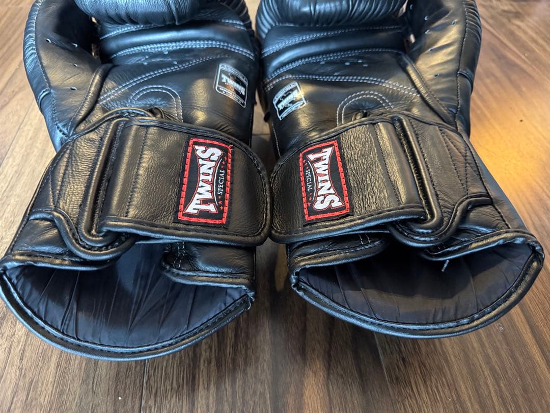 希少品　TWINS SPECIAL ボクシンググローブ 14oz ブラック