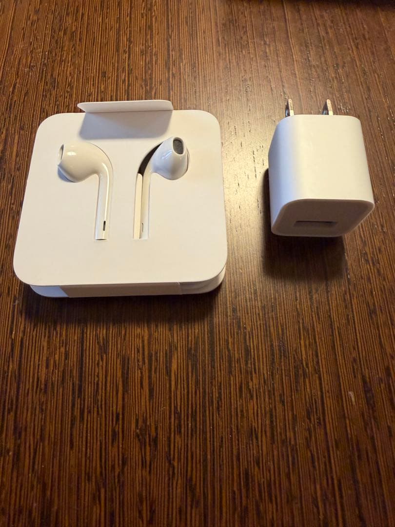 【美品】iPhone7 Plus ブラック 本体 箱付 イアホン付 Simフリー