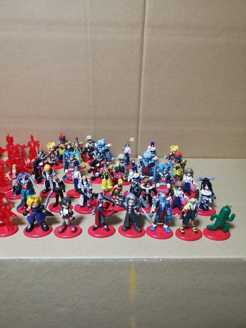 ファイナルファンタジー 人形 カード ピンバッジ ゲーム キャラクター