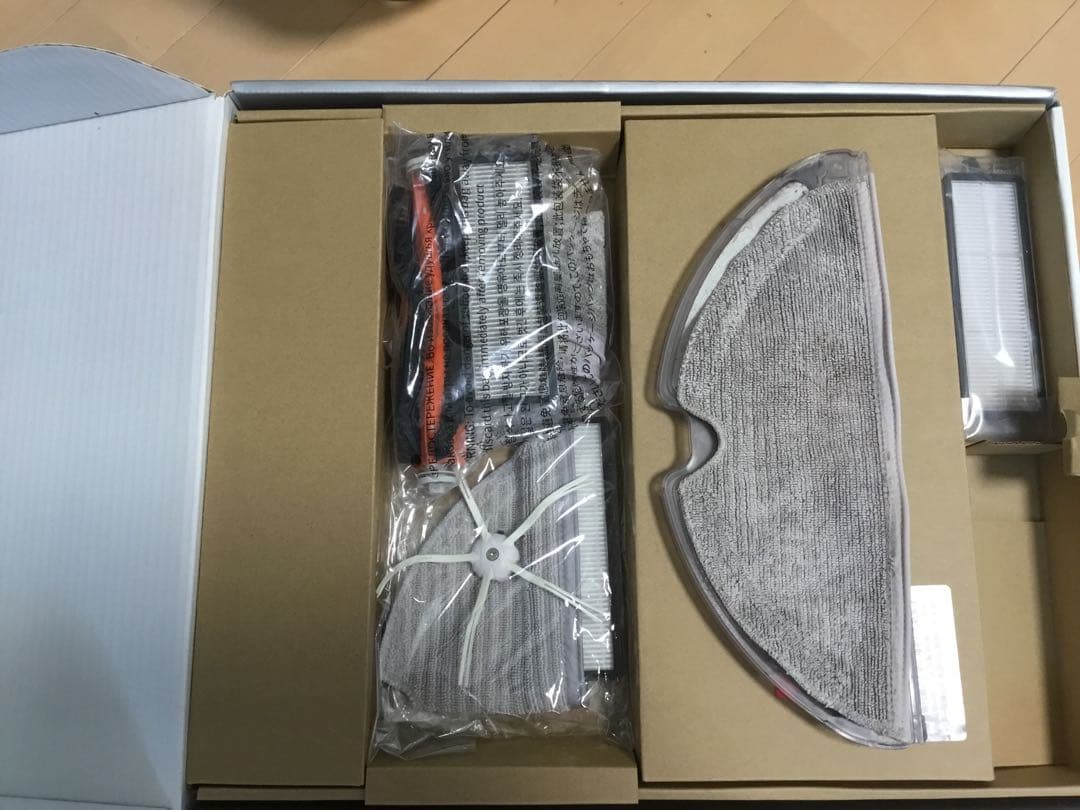 中古　Roborock S6 MaxVのロボット掃除機　新品取り替え部品付き