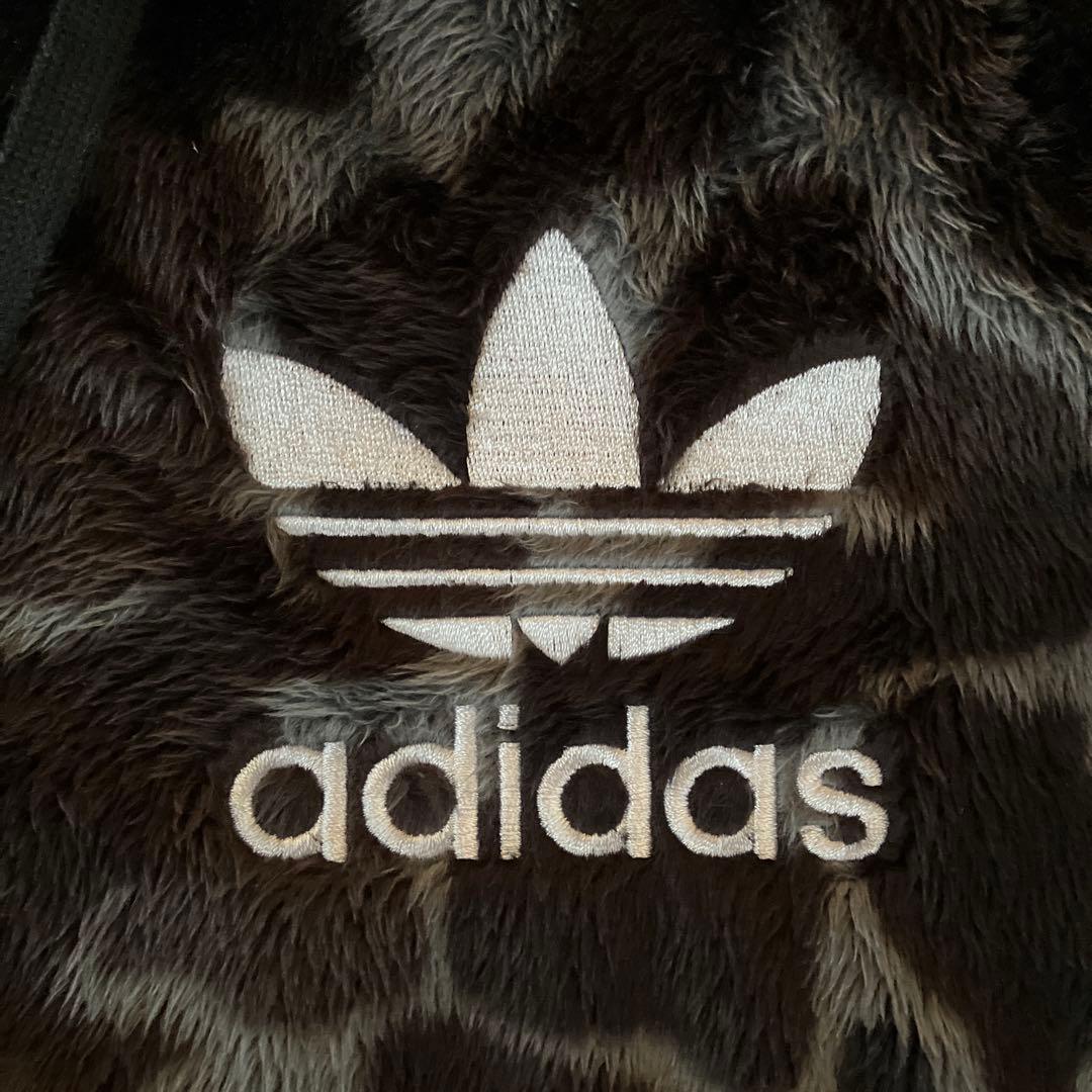 ★新品★アディダス　迷彩柄ジップパーカー　CD1716オリジナルス　トレフォイル