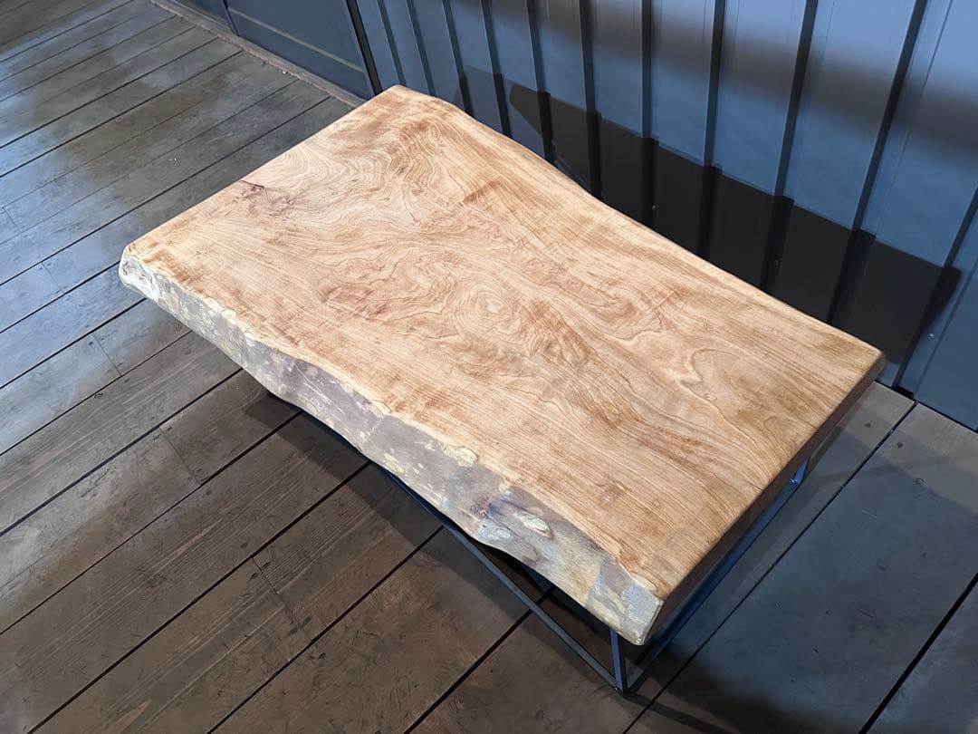 一枚板テーブル　栃　トチ　アイアン　ローテーブル　ソファーテーブル　別荘　民泊