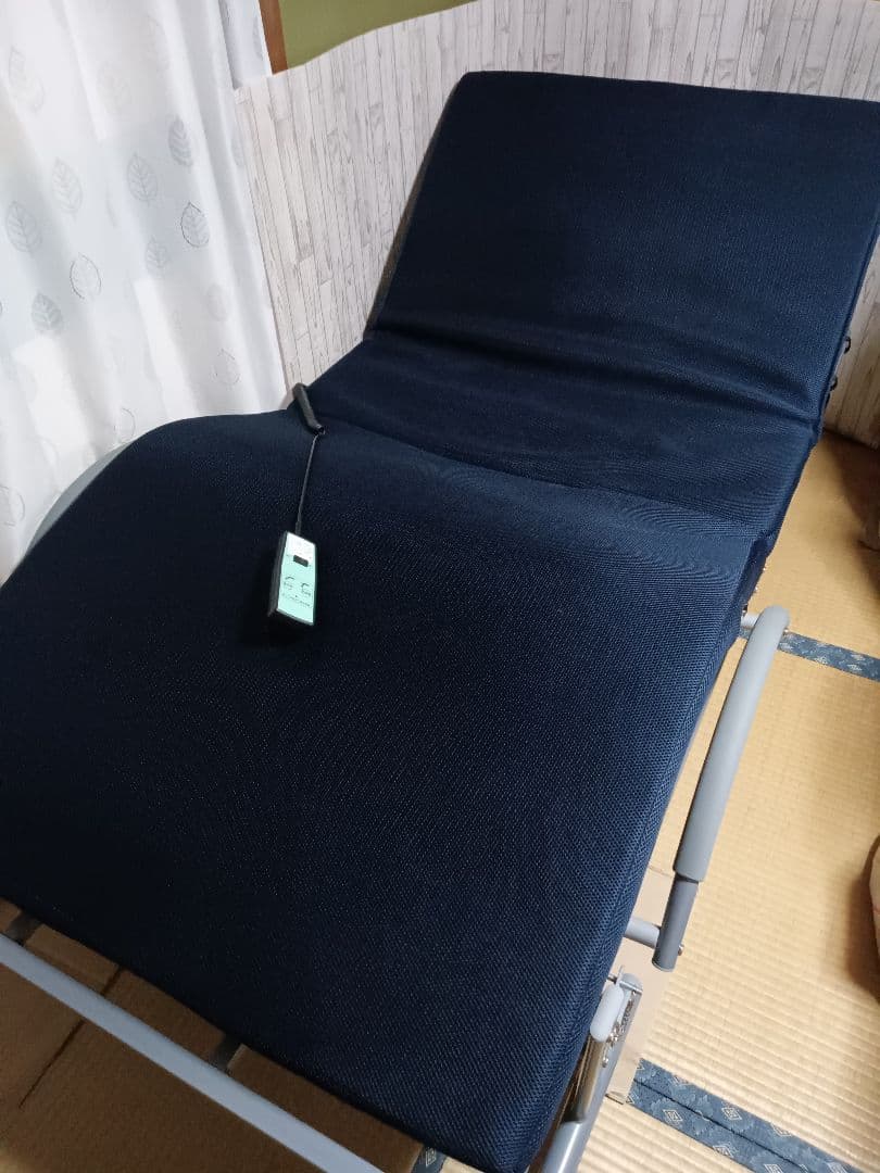 低反発メッシュ仕様　収納式電動リクライニング　折り畳みシングルベッド　送料込み