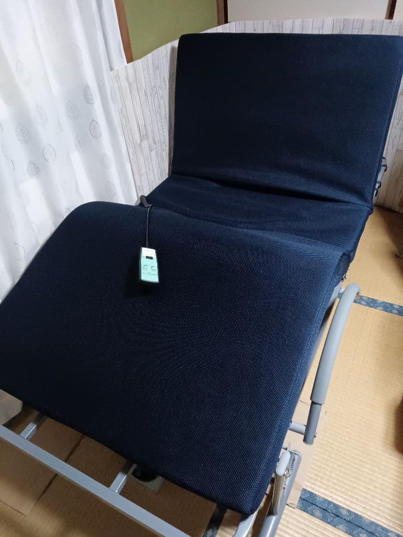 低反発メッシュ仕様　収納式電動リクライニング　折り畳みシングルベッド　送料込み