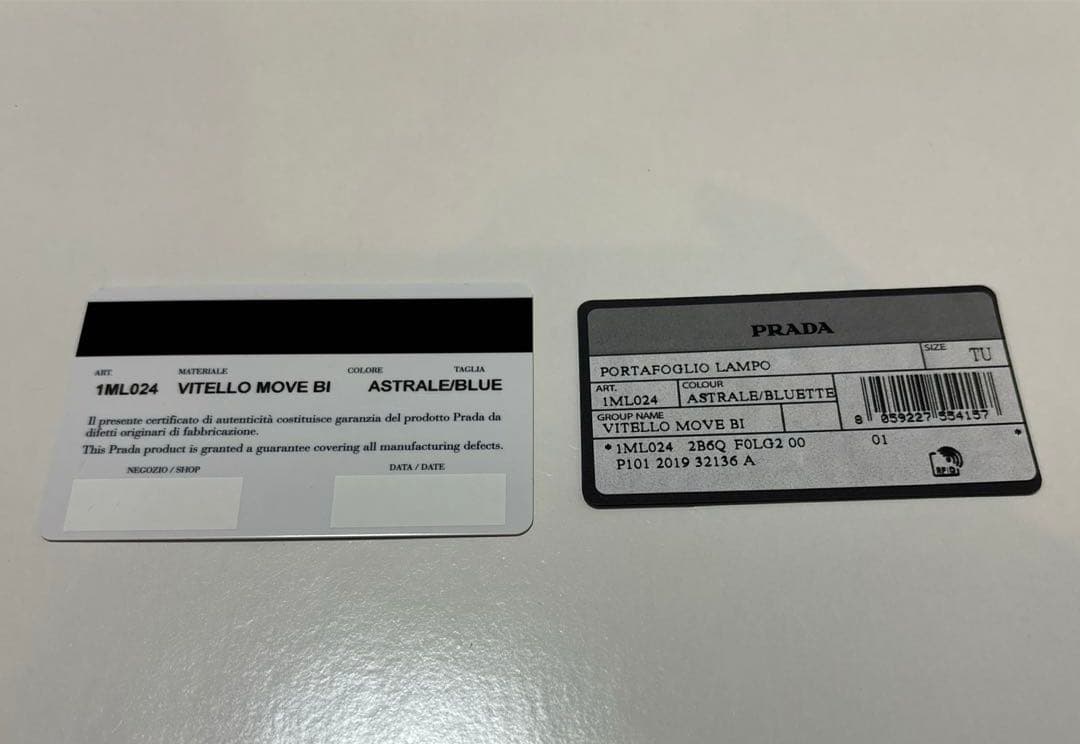 【専用】PRADA 二つ折り財布 ライトブルー
