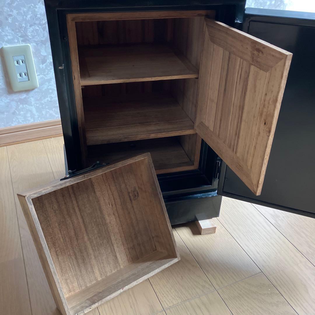 昭和レトロな中型金庫（グリーン色／高４５、幅３１、奥２８㌢／重約２７㌕）