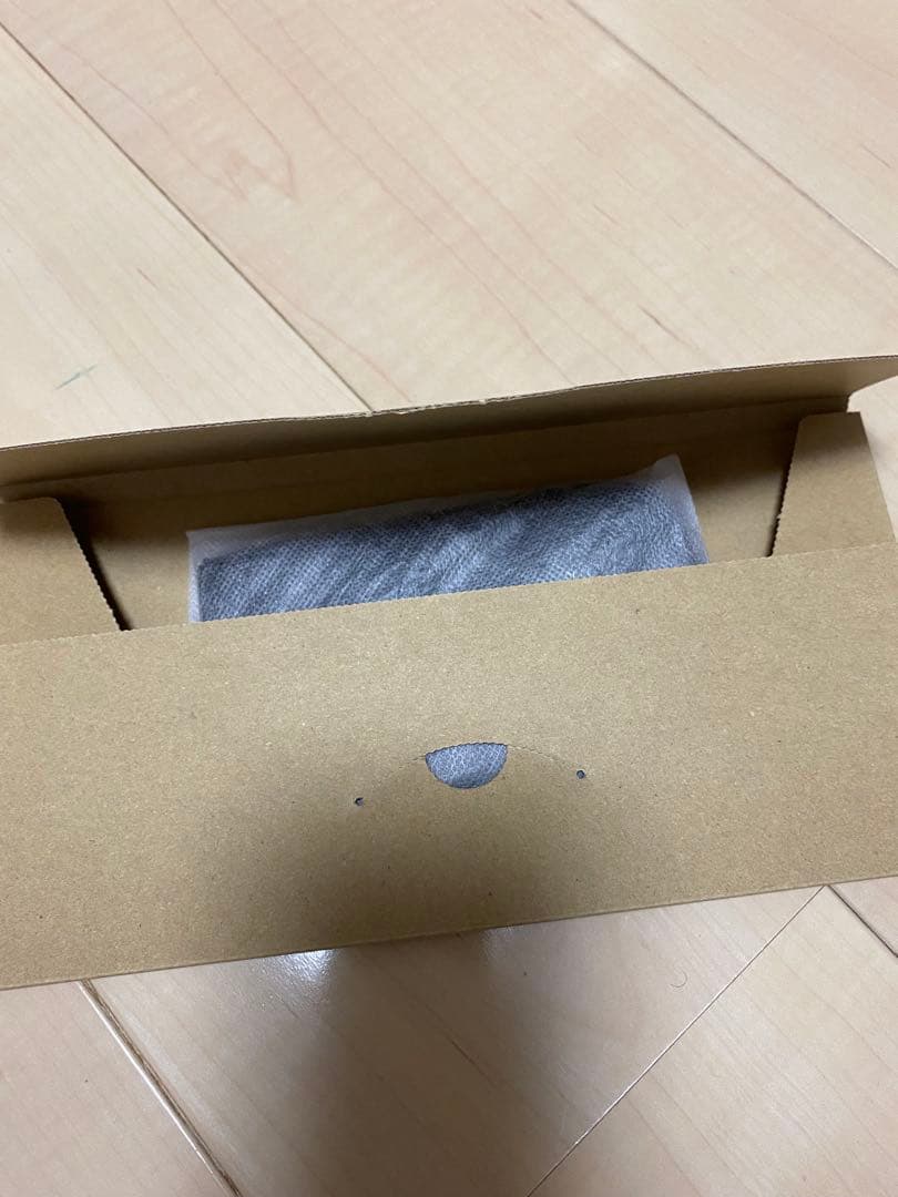 OUR ブラック OUR スリムなレザーミディアム財布