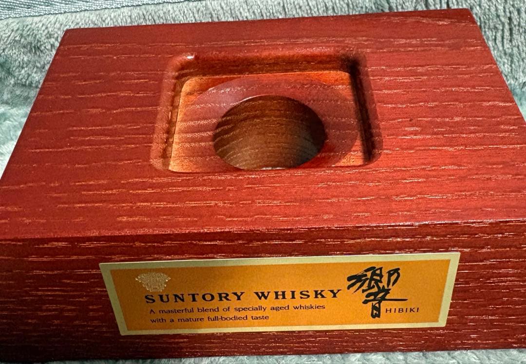 新品未開封☆Suntory ウィスキー響　リラギター型