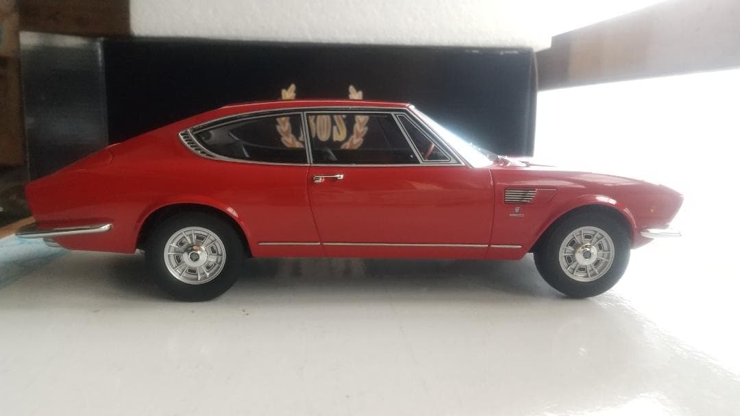 さわさわ　1/18 BoS フィアット ディノ2000クーペ フェラーリ
