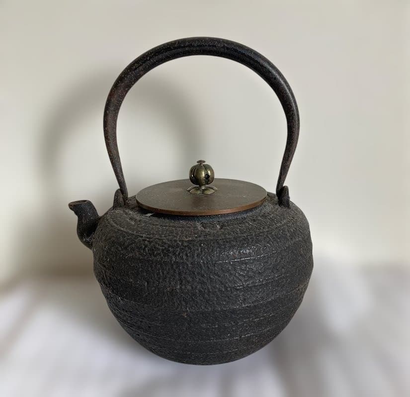 龍文堂造 丸型鉄瓶 銅製蓋付き