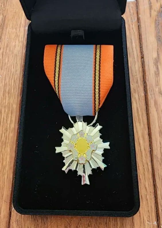 第4級防衛功労章操縦無事故、募集功績等、箱は画像のベルベット物