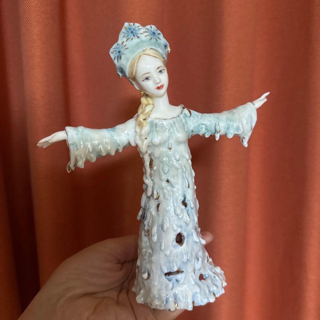 溶けゆく雪娘 20cm。一点もの。磁器製。手作り。 陶芸家 Arkhipova