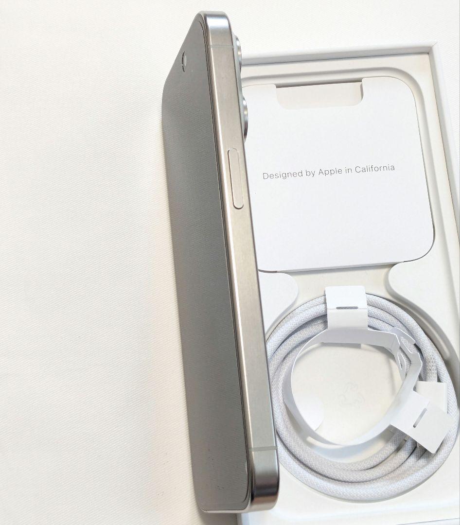 【美品】iPhone15 pro 256GB ホワイトチタニウム　SIMフリー