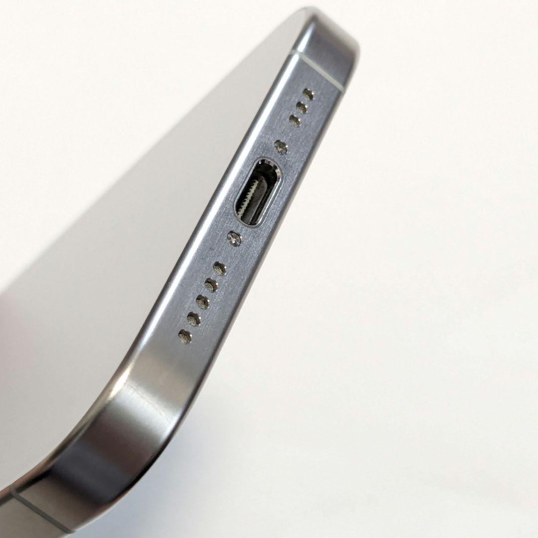 【美品】iPhone15 pro 256GB ホワイトチタニウム　SIMフリー