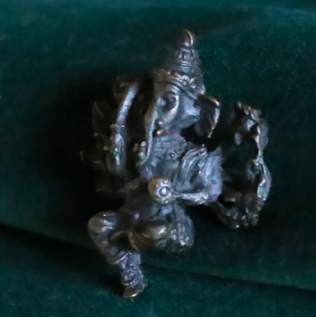 ガネーシャ像（吊）　金属製　4cm 　ー インドの小さな神さま ー