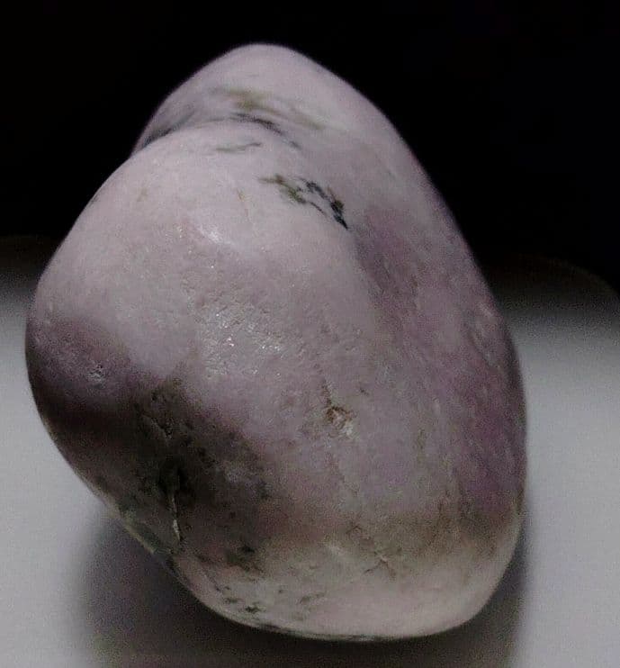 ★翡翠原石★糸魚川ピンク翡翠【須沢海岸・磨き・底カット801ｇ】